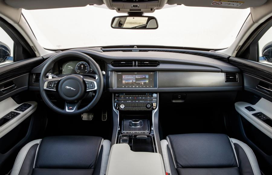 Торпедо Jaguar XF S Sportbrake 2017 года  (WW) (фото 55 из 67)